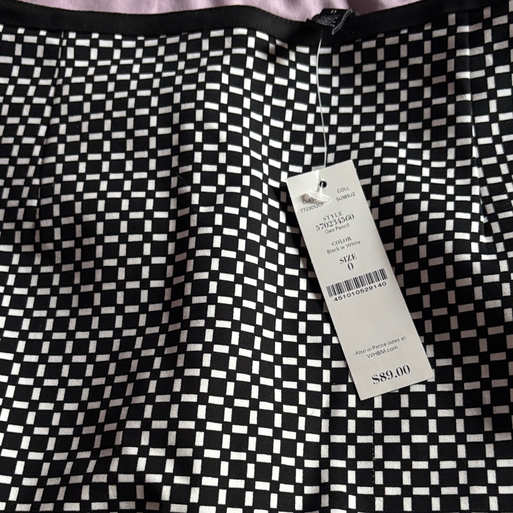 White House Black Market Geo Pencil Skirt size zero.
Must have Fall Outfits.